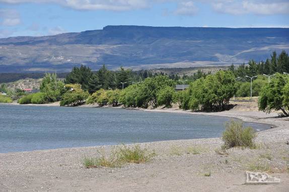 Praia do lago Buenos AIres, em Los Antiguos, na Argentina